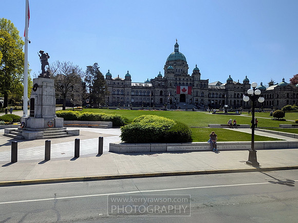 Drive by the government building