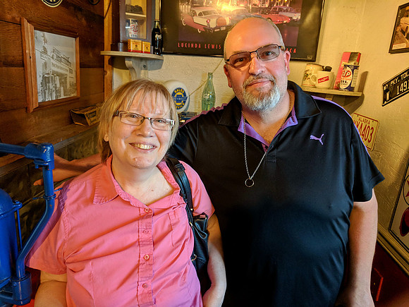 A catch up with Linda over lunch at Mrs Mac's filling station in Vero Beach