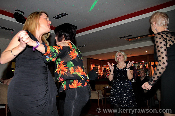 The guests join in