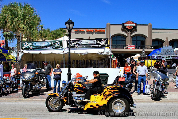 Boss hoss trike club makes it way down main street