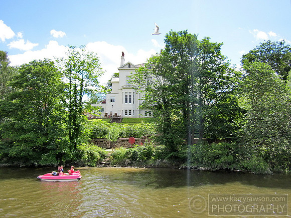 There's some wonderful looking riverside homes