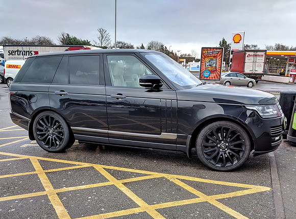Time to admire the transport to heathrow, Chef's lovely Range Rover Vogue Autobiography