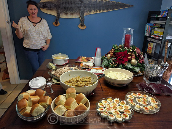 Leslie announces dinner's almost ready