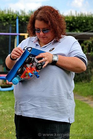 Lou tries to open Brody's pressie