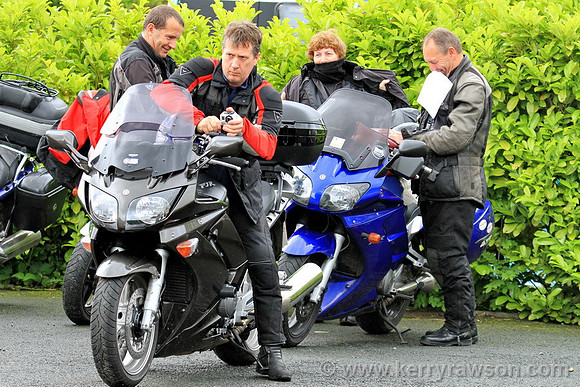 Del sets his camera up