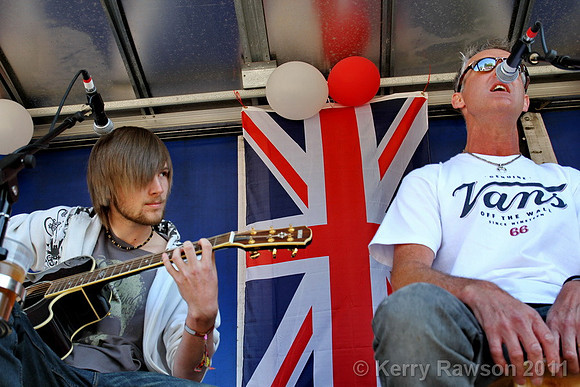 Father & Son chill out on stage